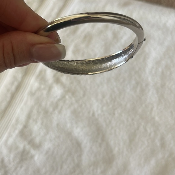 Beautiful silver Bangle - Picture 2 of 4